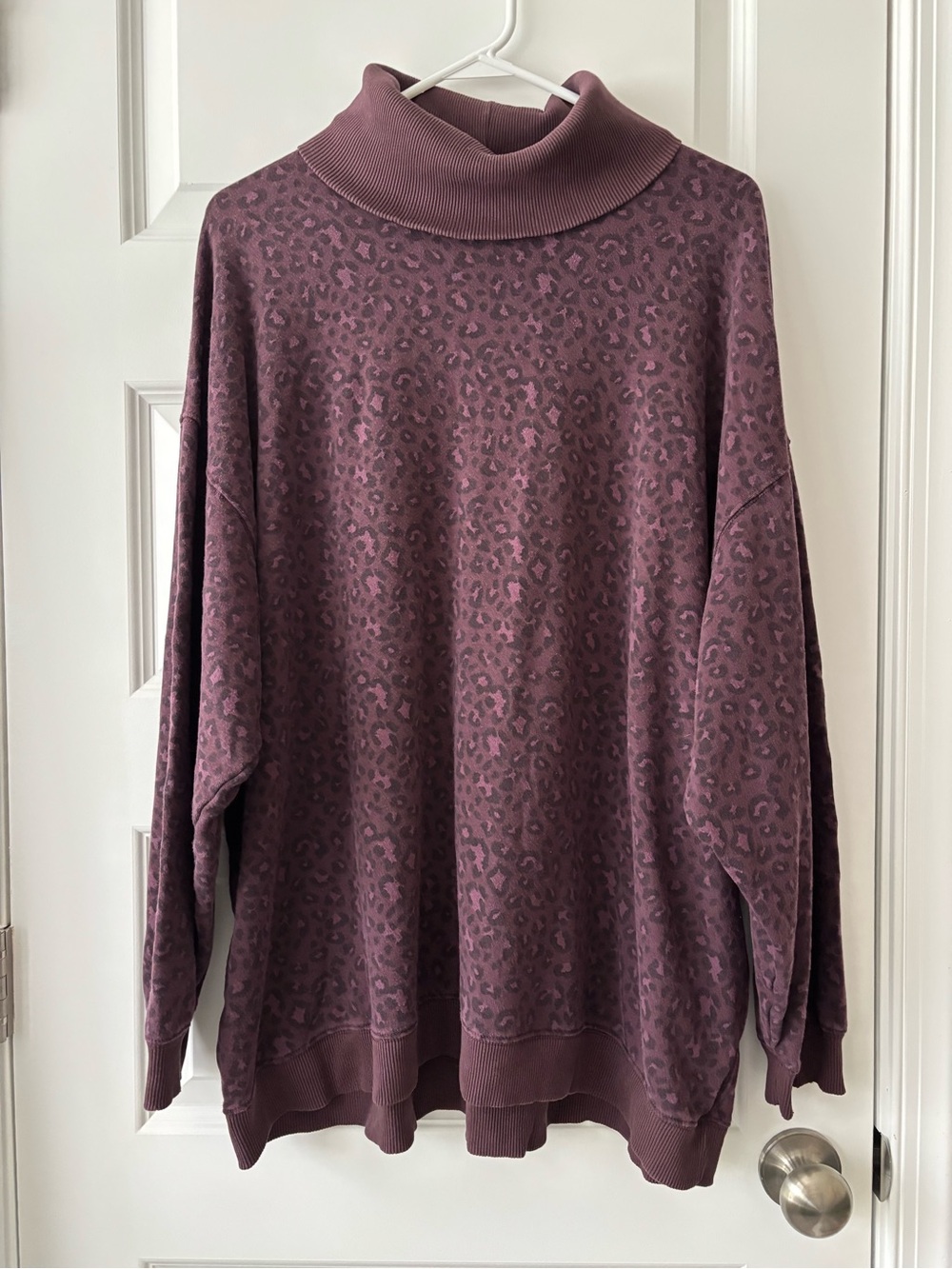 American Eagle Mauve Leopard Oversized Turtleneck Sweatshirt L